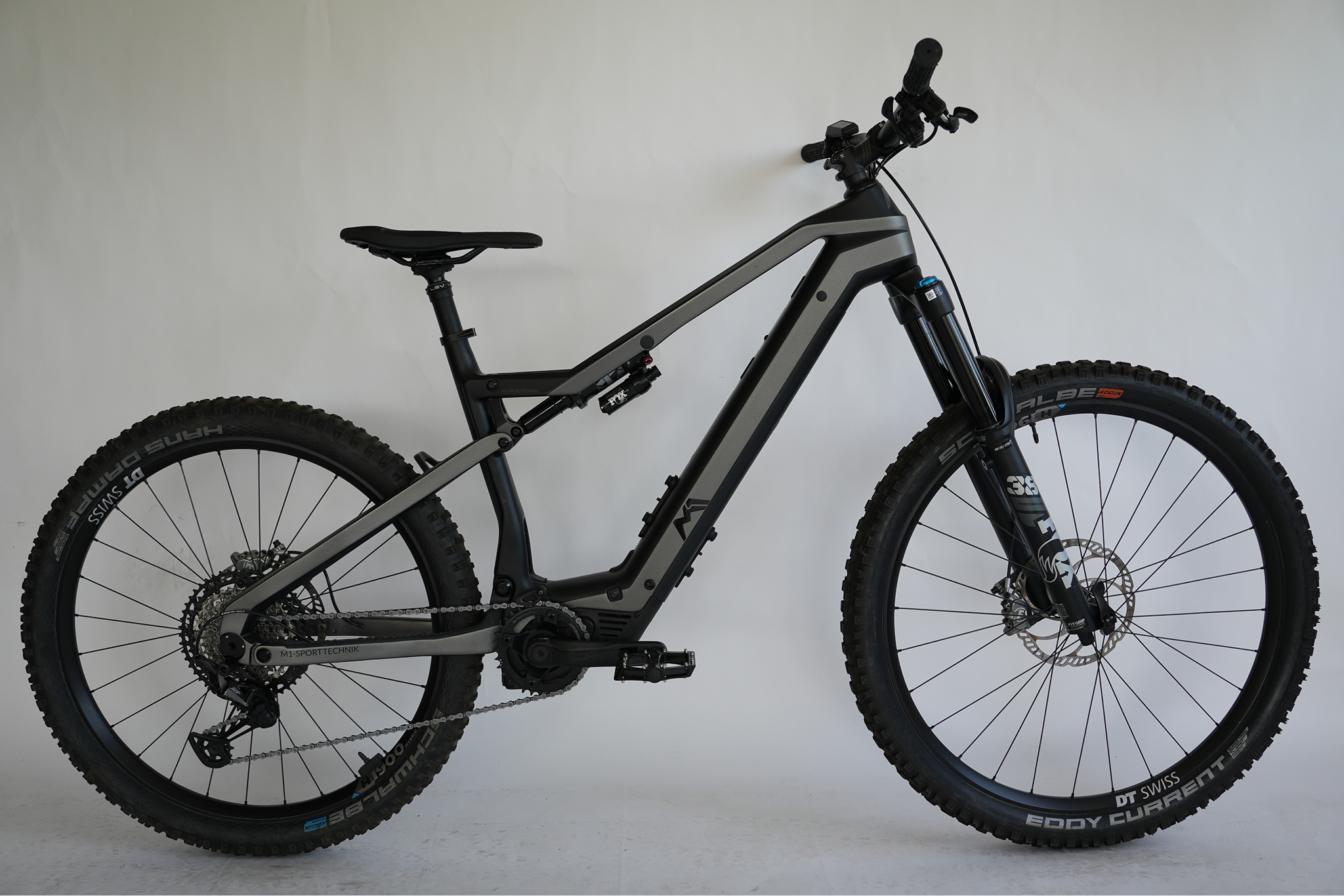 (24)M1 AM 6.0 L (AM.400.SX.P 6.0) Season 25