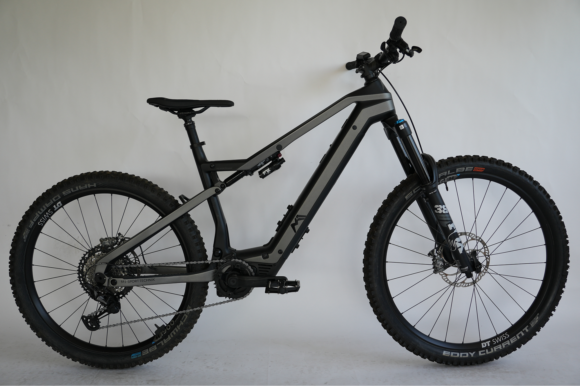 (24)M1 AM 6.0 L (AM.400.SX.P 6.0) Season 25